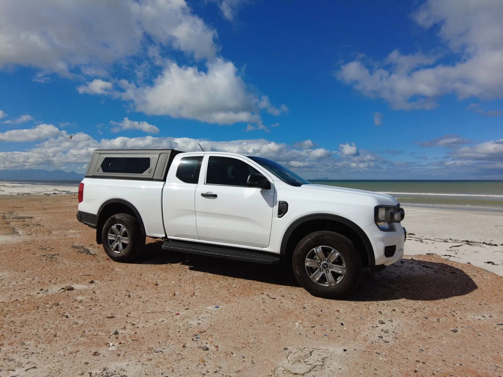 Hardtop Alu-Cab Contour Ford Ranger/Raptor 2023+ sur Xperts4x4 Accessoires 4x4 Off-Road