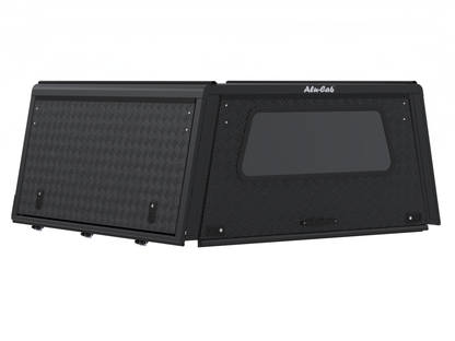 Hardtop Alu-Cab Explorer 3 en aluminium sur Toyota Land Cruiser 79 Double-Cab, vue du dessus, en extérieur