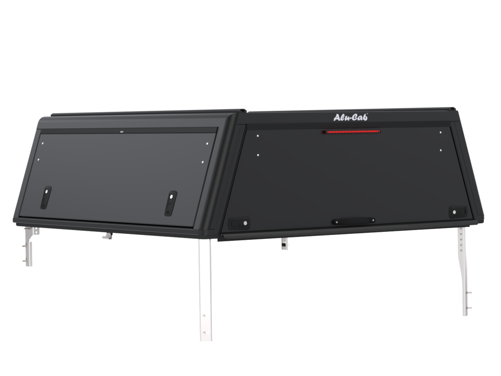 Hardtop Alu-Cab "Guard" pour Isuzu D-Max 2020+ Double-Cab, en aluminium, vue de face avec fenêtres latérales.