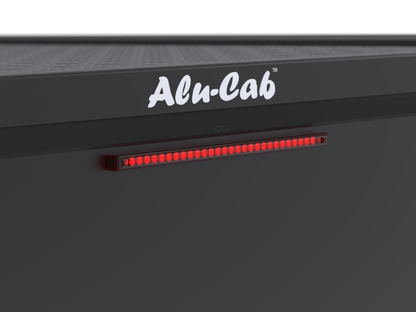 Hardtop Alu-Cab "Guard" pour Isuzu D-Max 2020+, double cabine, en aluminium, vue de face avec fenêtres latérales