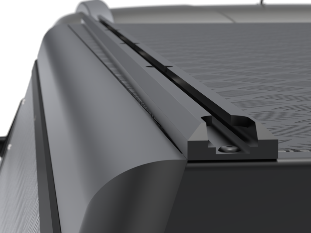 Hardtop Alu-Cab "Guard" pour Isuzu D-Max 2020+ Double-Cab, finition en aluminium, vue de côté avec fenêtres latérales.