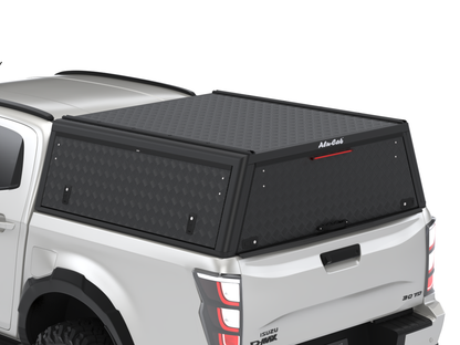 Hardtop Alu-Cab "Guard" pour Isuzu D-Max 2020+ Double-Cab en aluminium, vue de côté avec fenêtre.