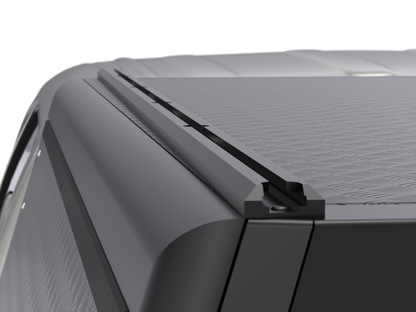 Hardtop Alu-Cab "Guard" pour Toyota Tacoma 2016-2023, texture résistante, en aluminium robuste, installation facile.