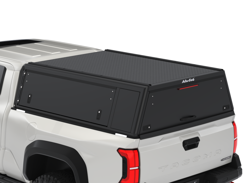 Hardtop Alu-Cab "Guard" pour Toyota Tacoma 2024+, version lisse, en aluminium, installation extérieure robuste.