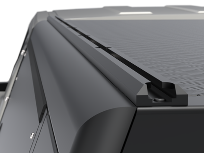 Hardtop Alu-Cab "Guard" pour Toyota Tacoma 2024+, version lisse, en aluminium, robuste et adapté pour le véhicule.
