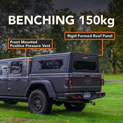 Hardtop Alu-Cab Contour en aluminium noir pour Jeep Gladiator JT 2019+, robuste et résistant, vue de face.