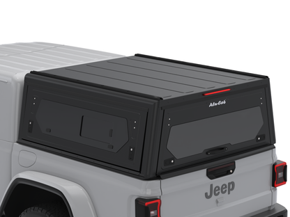 Hardtop en aluminium noir pour Jeep Gladiator JT 2019+ de la marque Alu-Cab, modèle Contour, robuste et élégant.