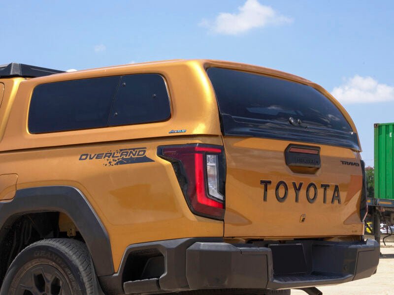 Hardtop STYLISH vitré Toyota Hilux 2026+ Double Cab | AEROKLAS Xperts 4x4