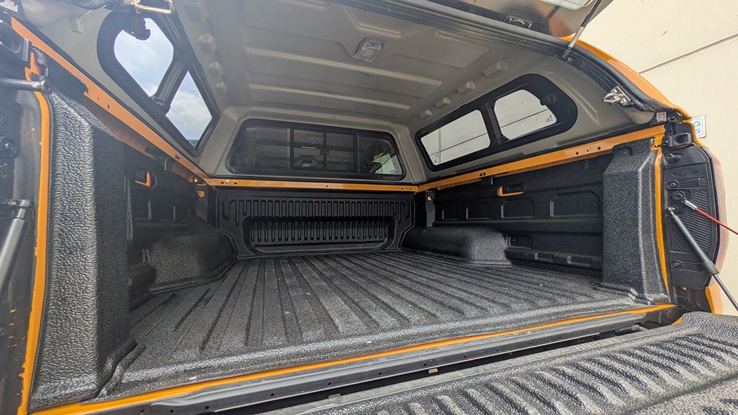 Hardtop STYLISH vitré Toyota Hilux 2026+ Double Cab | AEROKLAS Xperts 4x4