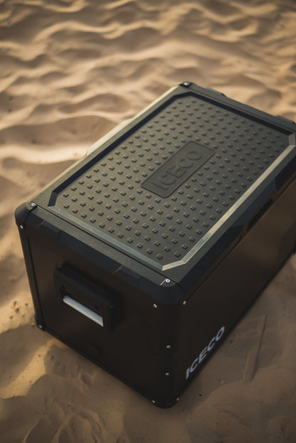 Réfrigérateur congélateur ICECO VL60PROS 60L en vert olive, compact et portable, idéal pour camping ou activités extérieures.