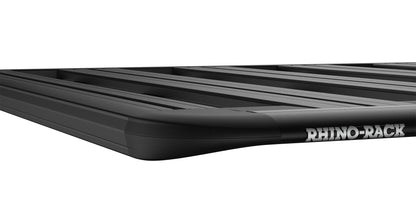 Galerie de toit Rhino-Rack Pioneer pour Land Rover Defender 110 1993-2020, dimensions 2700x1472mm, montage sur véhicule.