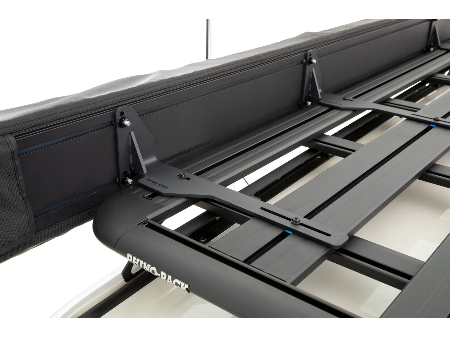 Auvent auto-portant 270° RHINO-RACK avec parois Batwing côté droit, pour véhicule tout-terrain, robuste et pratique.