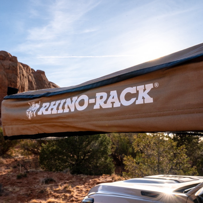 Auvent auto-portant 270° RHINO-RACK avec parois batwing côté droit, pour véhicule tout-terrain, installation facile.