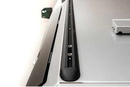 Hardtop RSI EVO SPORT pour Dodge RAM 1500 2009 et plus, en métal noir, installation robuste, vue de face sur le véhicule.