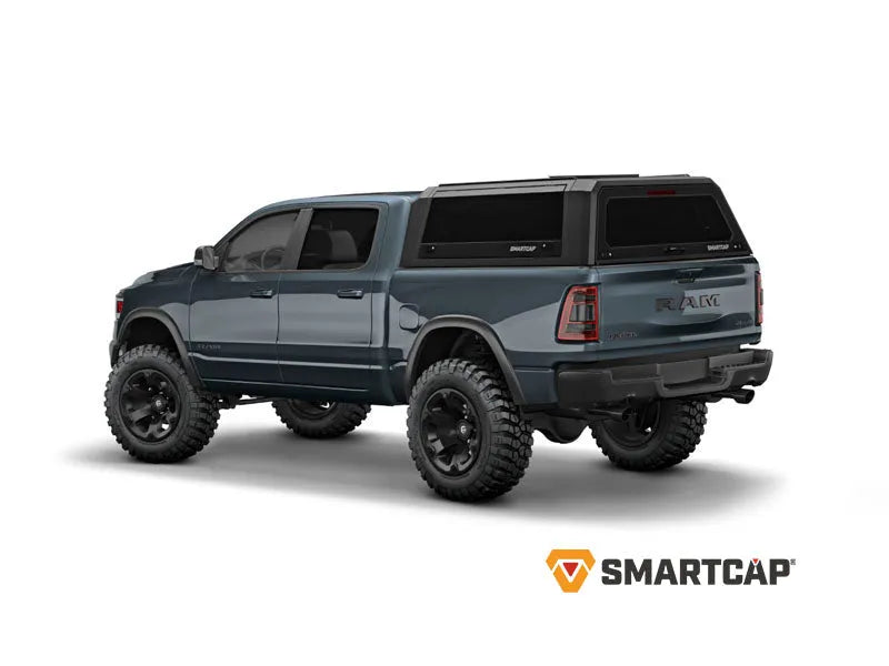 Hardtop RSI EVO SPORT pour Dodge RAM 1500 2009 et plus, finition noire, installation sur le véhicule.
