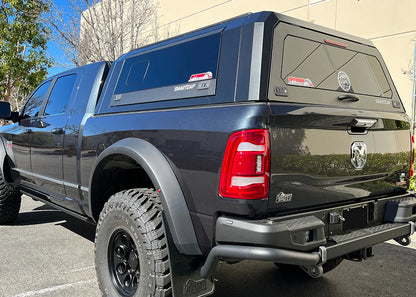 Hardtop RSI EVO SPORT pour Dodge RAM 1500 2009 et plus, en aluminium noir, installation sur le toit du véhicule.