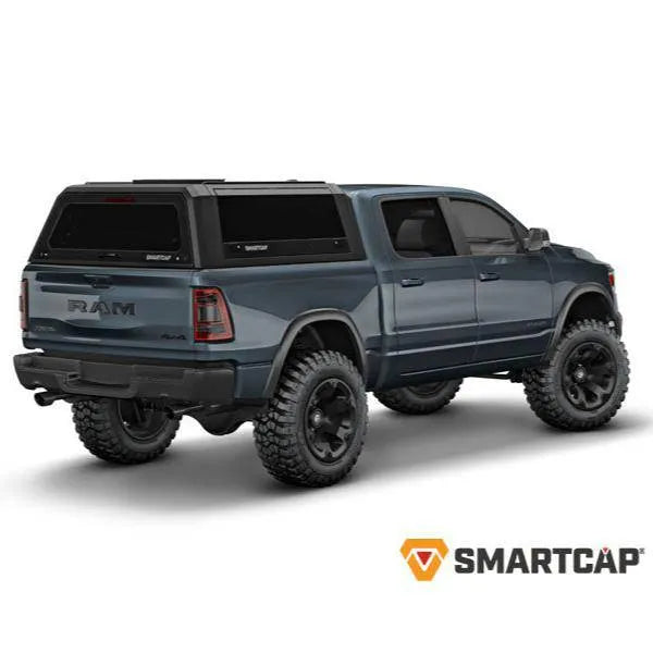 Hardtop RSI EVO SPORT pour Dodge RAM 1500 2009 à présent, en métal noir avec fenêtres latérales entourées de cadre.