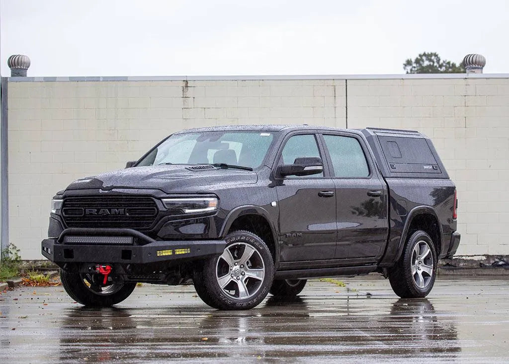 Hardtop RSI EVO SPORT pour Dodge RAM 1500 2009 et plus, en métal noir, installation sur le camion.