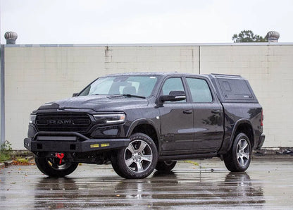 Hardtop RSI EVO SPORT pour Dodge RAM 1500 2009 et plus, en métal noir, installation sur le camion.
