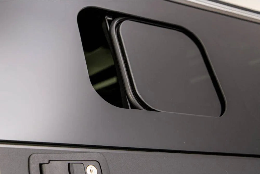 Hardtop RSI EVO SPORT pour Dodge RAM 1500 2009 et plus, finition noire, installation solide, vue de face sur la camionnette.