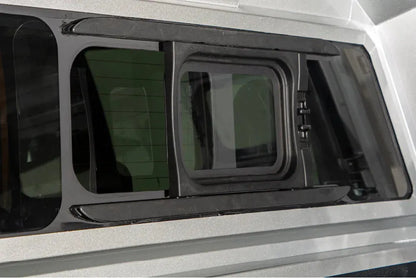 Hardtop RSI EVO SPORT pour Dodge RAM 1500 2009 à présent, en métal noir, installé sur le véhicule.
