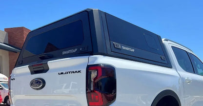 Capot rigide RSI EVOs SPORT pour Ford Ranger Raptor 2023+ Next Gen, en métal noir avec fenêtres latérales.