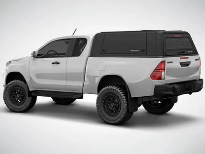 Hardtop RSI SMARTCAP pour Toyota Hilux Extra Cab Revo 2016 et plus, finition noire, installation sur le véhicule.