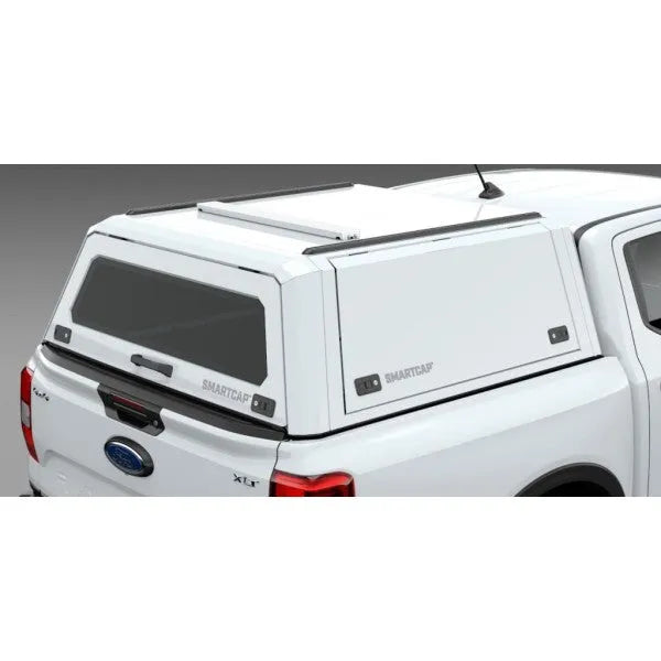 Hardtop RSI SMARTCAP pour Toyota Hilux Extra Cab Revo 2016 à présent, en aluminium noir, fixé sur le véhicule.