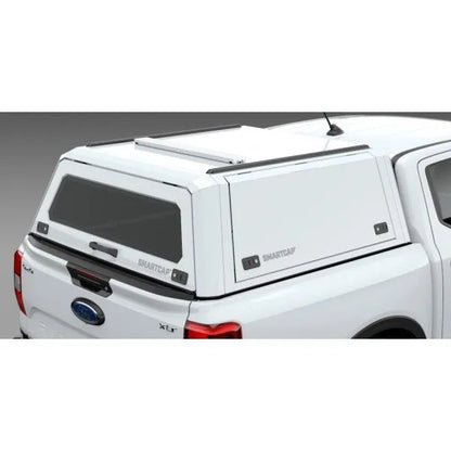 Hardtop RSI SMARTCAP pour Toyota Hilux Extra Cab Revo 2016 à présent, en aluminium noir, fixé sur le véhicule.