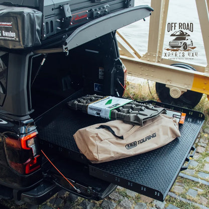 Plateau coulissant RUUUD pour Ford Ranger/Raptor 2023+ Next Gen, sans perçage, en position ouverte.
