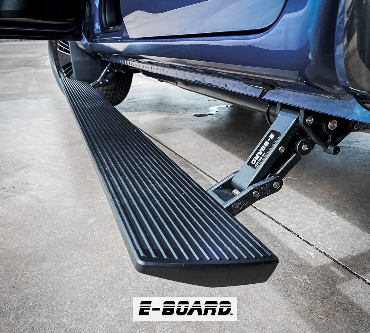Marche-Pieds Electriques T-MAX Isuzu D-Max 2014-19 Double-Cab | E-Board sur Xperts4x4 Accessoires 4x4 Off-Road