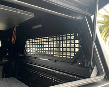 Grille de Sécurité Fenêtre Arrière ALU-CAB Contour – Protection Maximale sur Xperts4x4 Accessoires 4x4 Off-Road