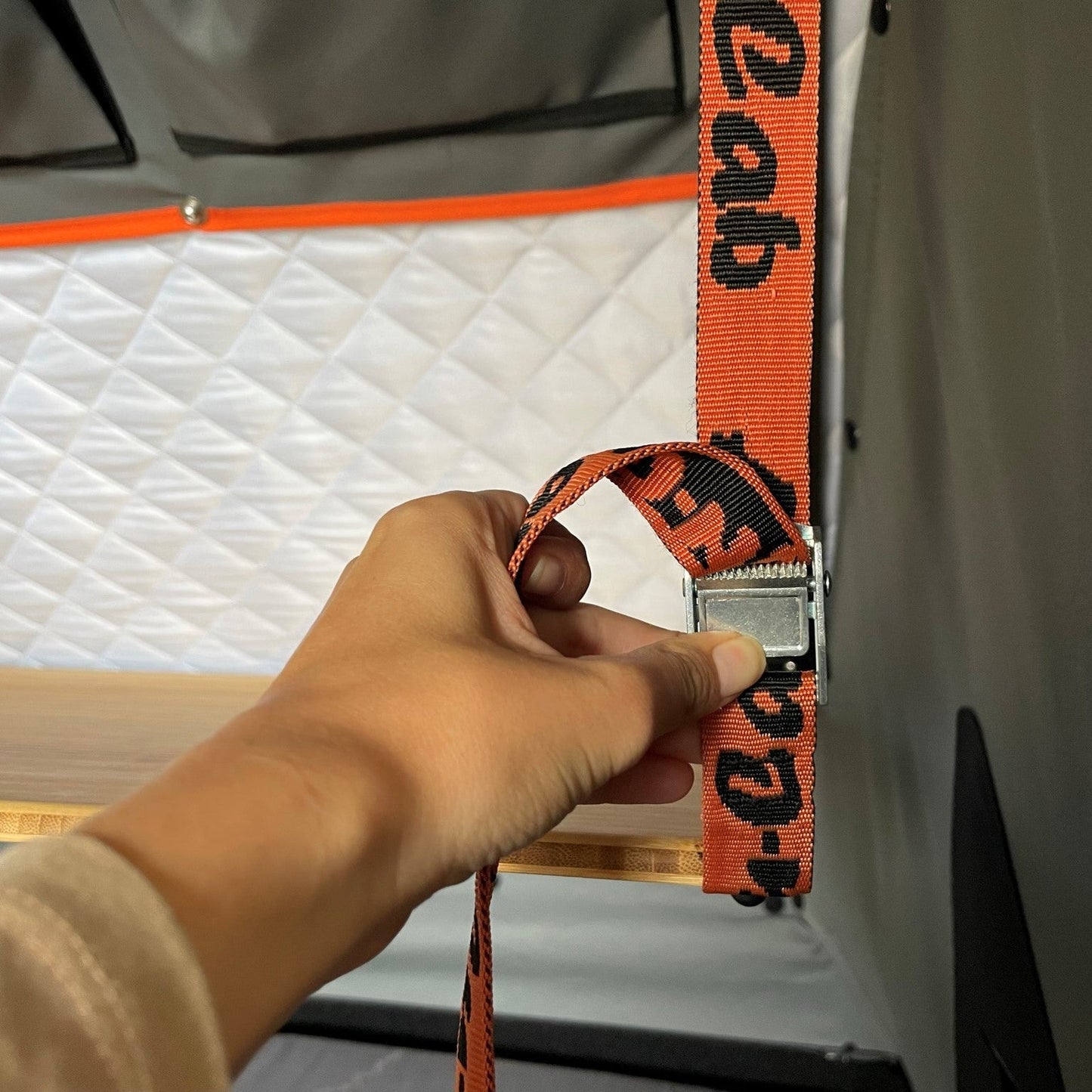 Table Inclinable pour Tente de Toit Gen-R ALU-CAB sur Xperts4x4 Accessoires 4x4 Off-Road