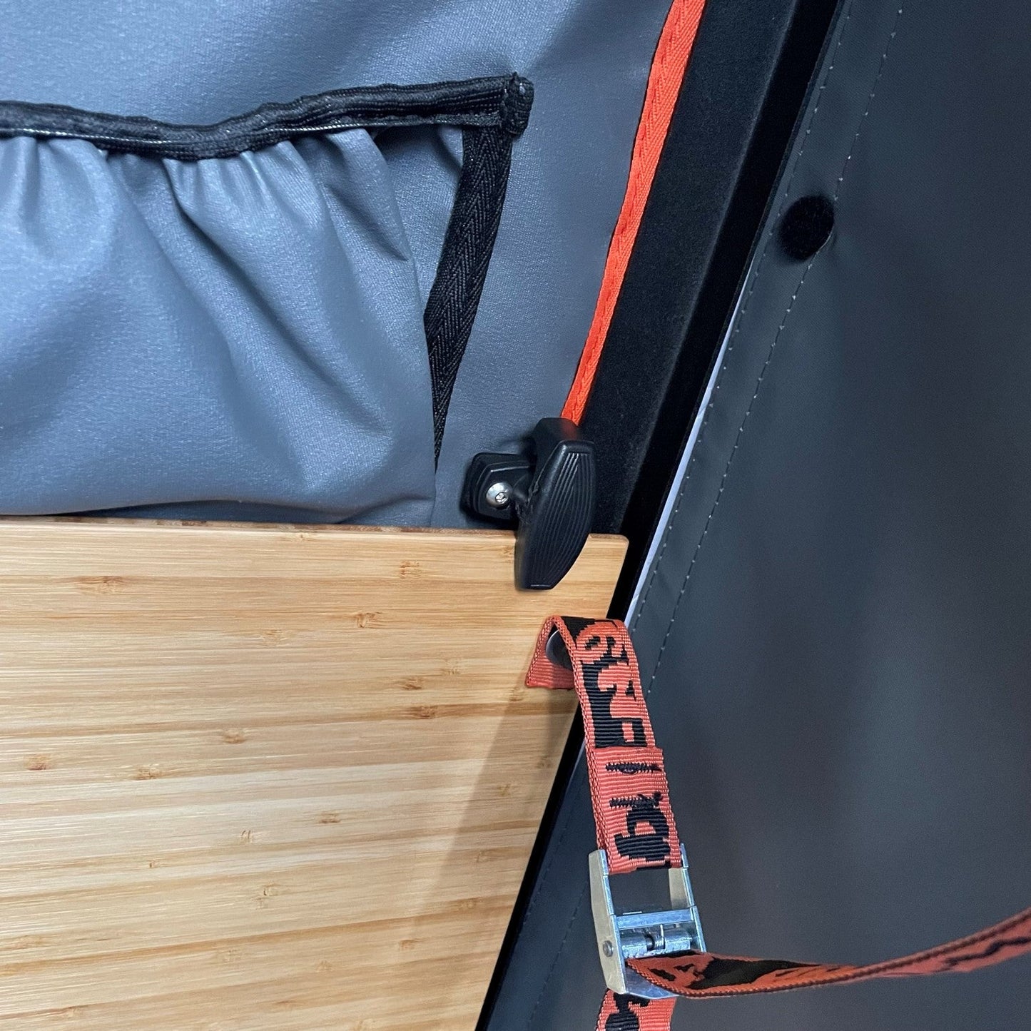 Table Inclinable pour Tente de Toit Gen-R ALU-CAB sur Xperts4x4 Accessoires 4x4 Off-Road