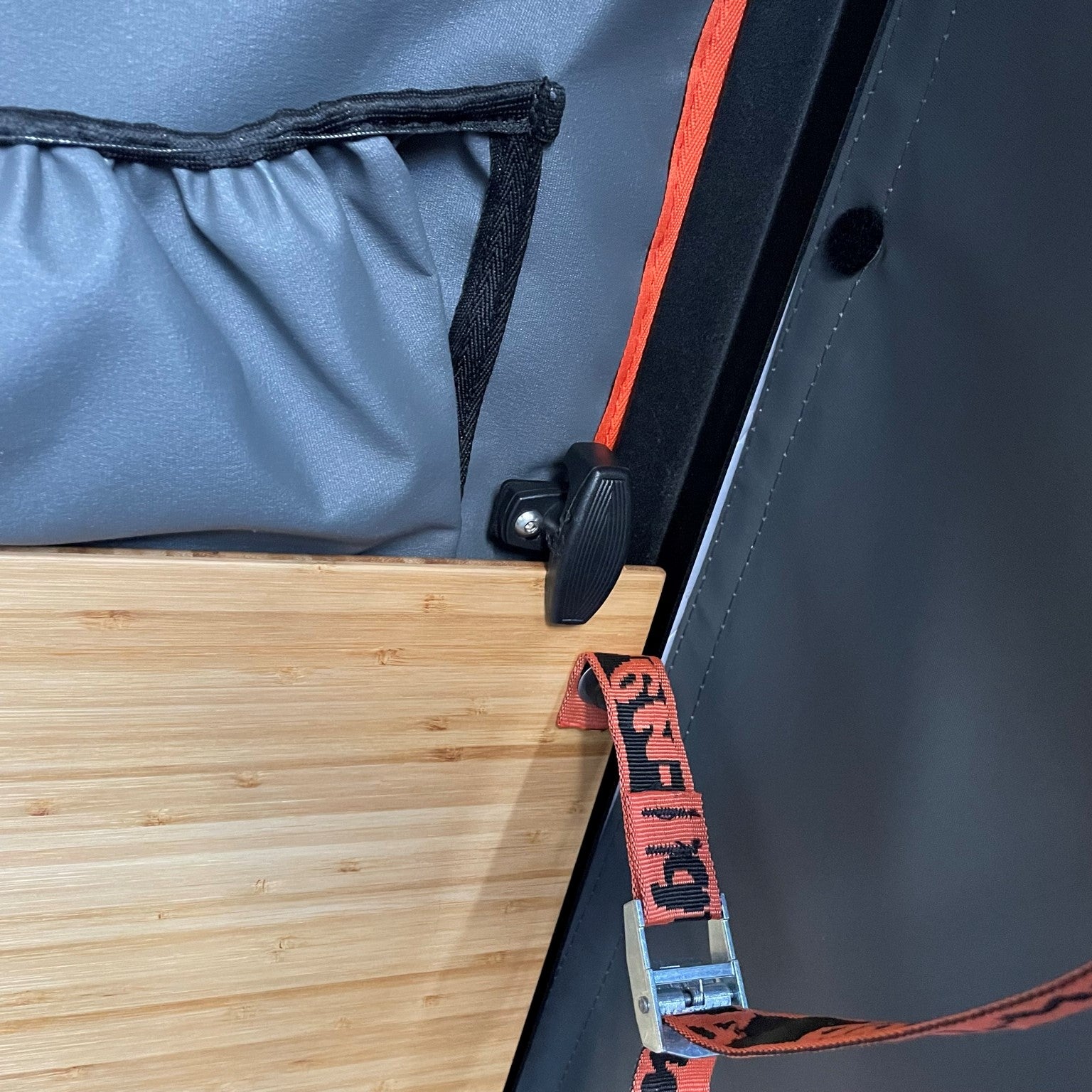 Table Inclinable pour Tente de Toit Gen-R ALU-CAB sur Xperts4x4 Accessoires 4x4 Off-Road