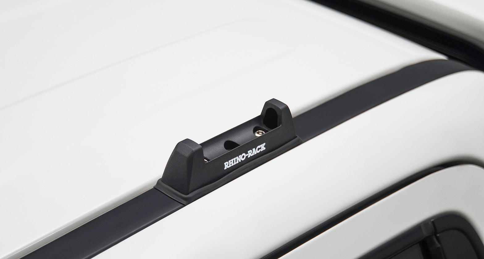 Barres de toit noires Heavy Duty RHINO-RACK, 1800mm, avec pieds RLT600, pour Iveco Daily double cabine, montage sur pick-up.