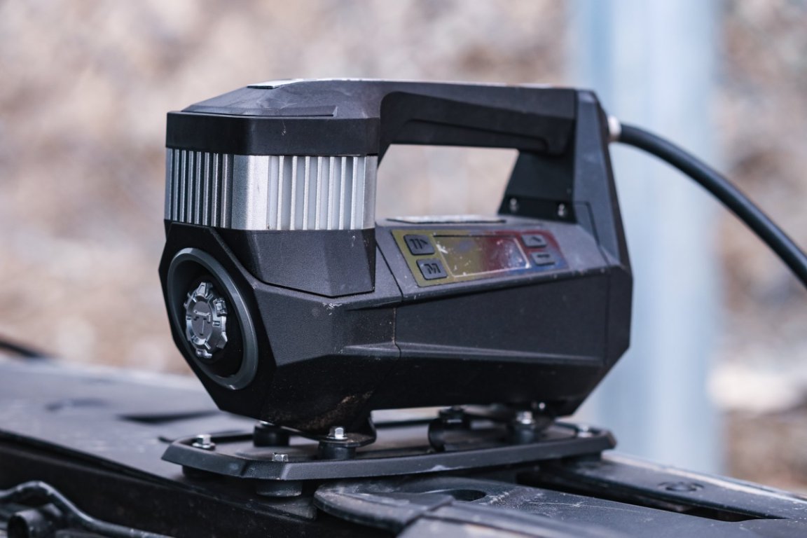 Compresseur T-MAX Storm Pump 150 PSI - L'indispensable du 4x4 sur Xperts4x4 Accessoires 4x4 Off-Road