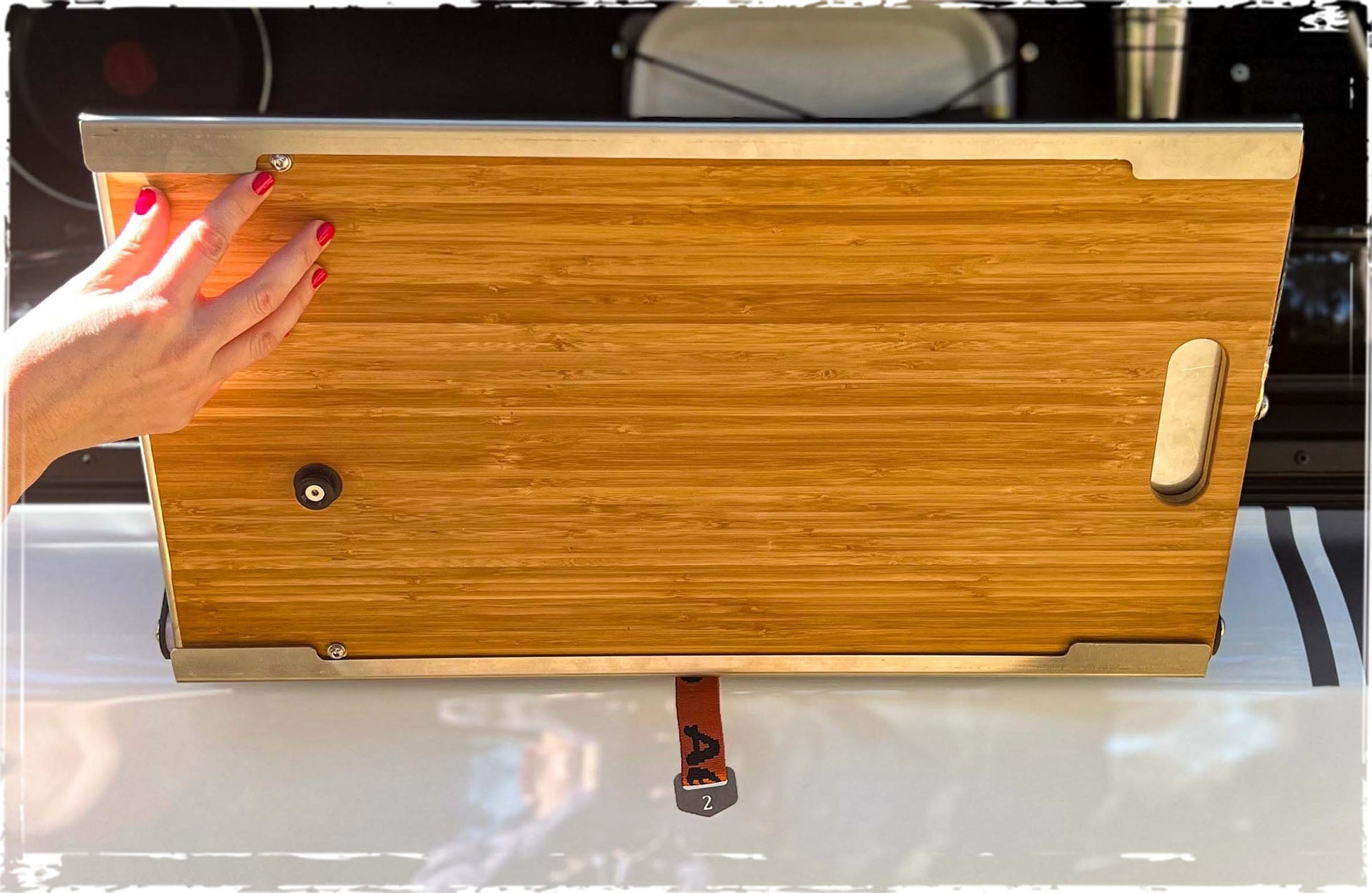 Coffre Cuisine Alu-Cab 1250 mm avec Tablette & Set Complet sur Xperts4x4 Accessoires 4x4 Off-Road