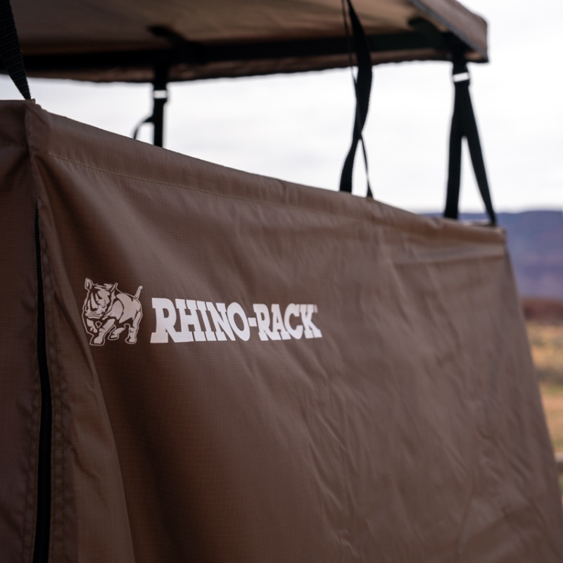 Cabine de douche extérieure Rhino-Rack - Intimité et robustesse sur Xperts4x4 Accessoires 4x4 Off-Road
