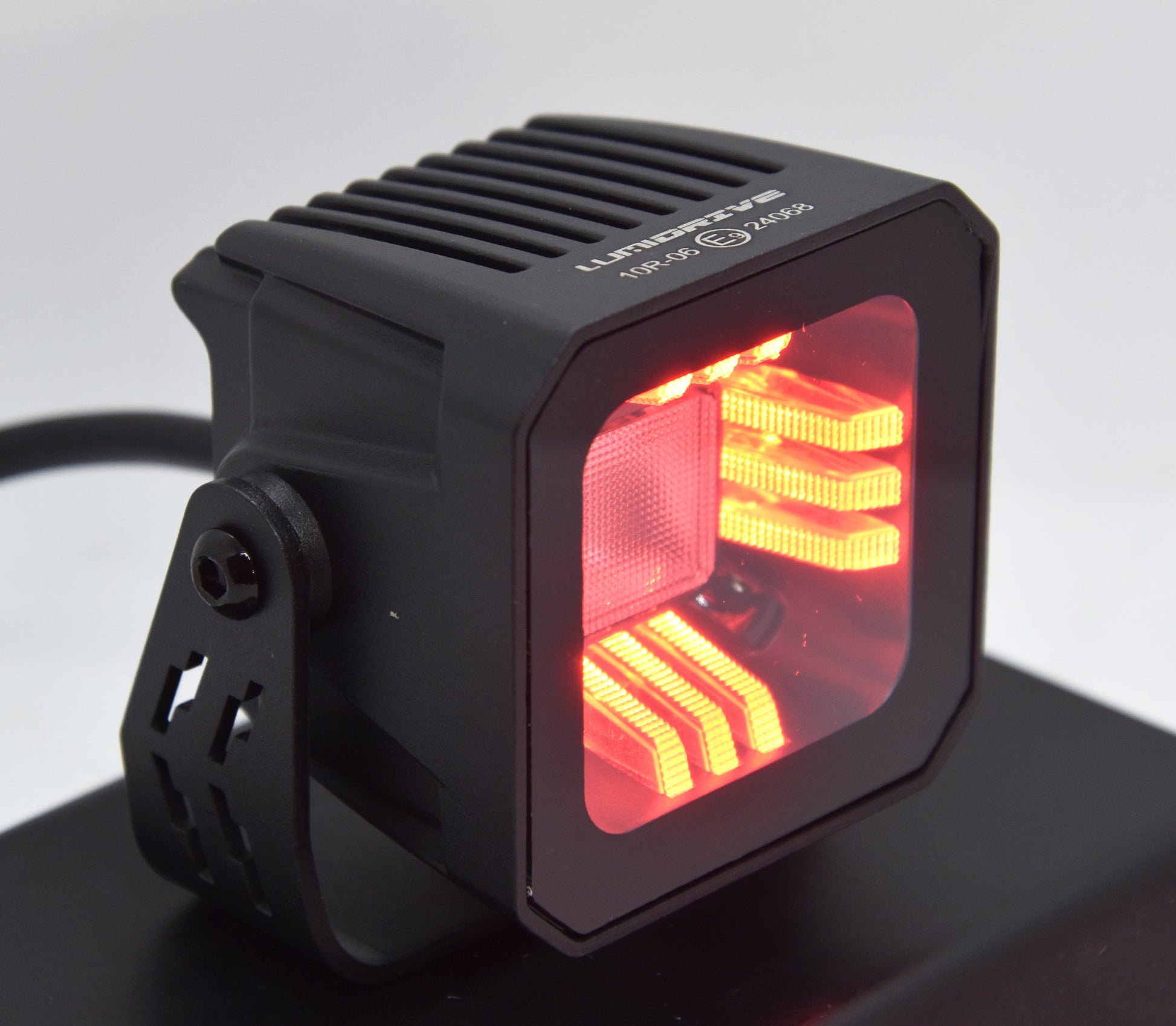 Feux de conduite LED LUMIDRIVE Dark Drive - Puissance & Style sur Xperts4x4 Accessoires 4x4 Off-Road