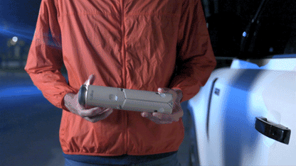 OuTask Lampe Télescopique Gris Clair - Outdoor LED 720° Rechargeable sur Xperts4x4 Accessoires 4x4 Off-Road