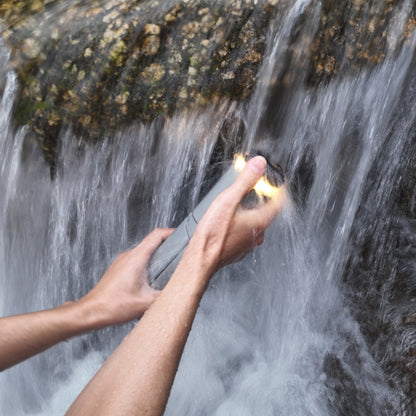 OuTask Lampe Télescopique Gris Clair - Outdoor LED 720° Rechargeable sur Xperts4x4 Accessoires 4x4 Off-Road