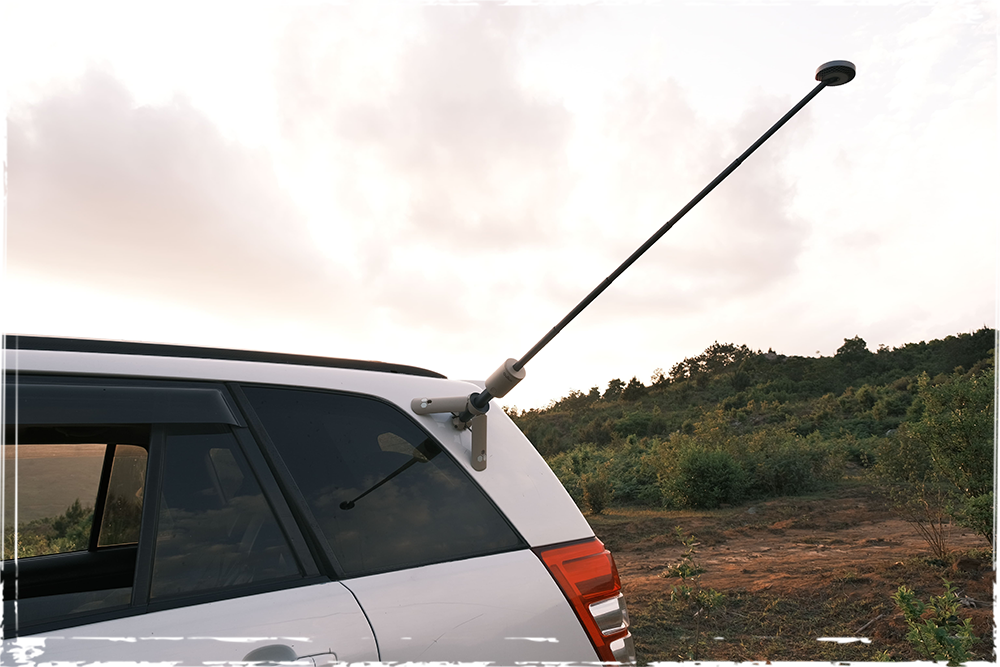 OuTask Lampe Télescopique LED Outdoor 720° - Jaune Désert sur Xperts4x4 Accessoires 4x4 Off-Road