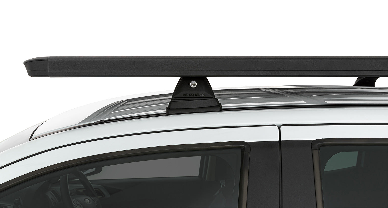 Galerie de toit Rhino-Rack Pioneer 6 pour Nissan Patrol Y62, 2100x1430mm avec pieds, montage horizontal robuste.