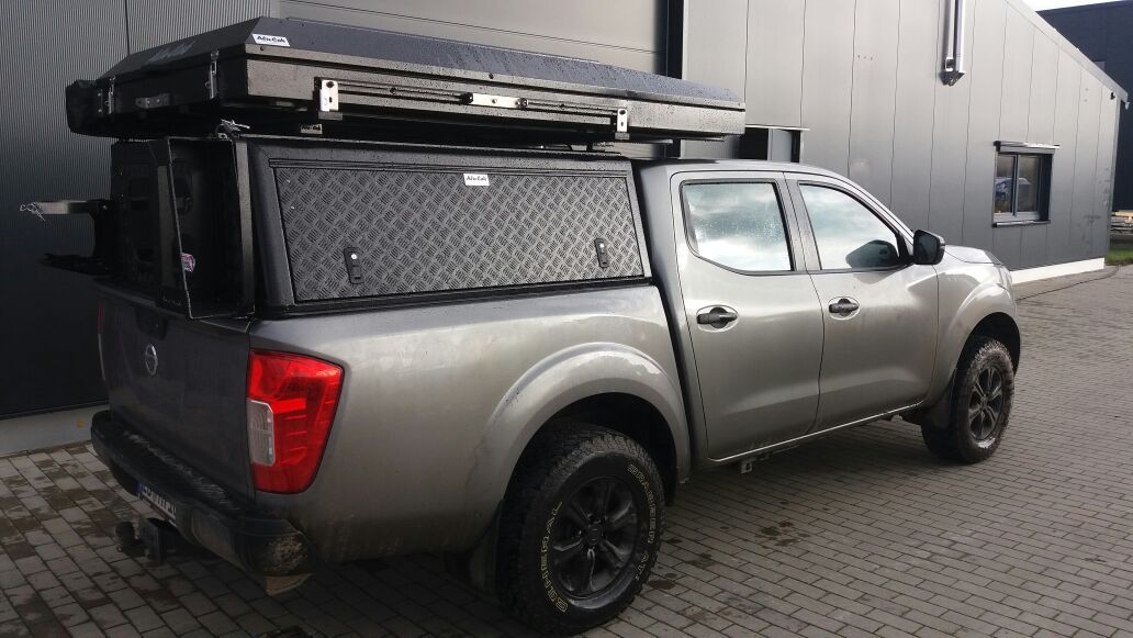 Hardtop Alu-Cab Adventure pour Isuzu D-Max 2012-2020, robuste et en aluminium, installé sur le véhicule.