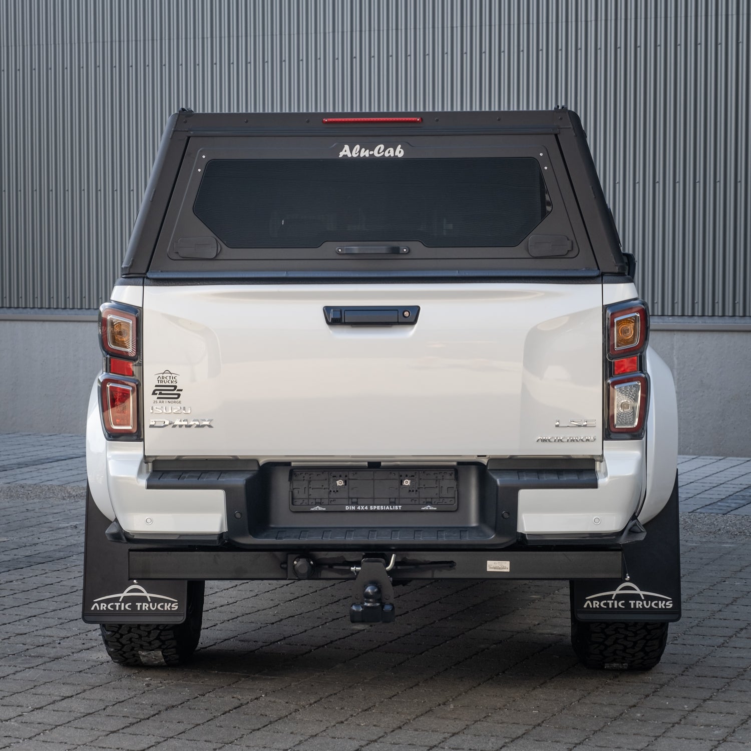 Hardtop Alu-Cab Contour Isuzu D-Max 2020 à Présent Double Cab sur Xperts4x4 Accessoires 4x4 Off-Road
