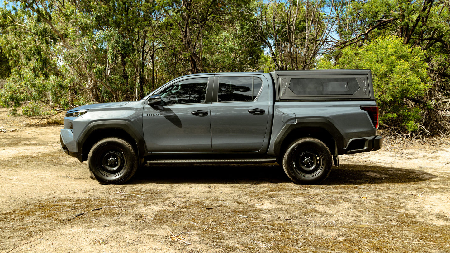 Hardtop Alu-Cab "Contour" pour Toyota Hilux 2026+ N90 Double Cab, en aluminium, robuste et adapté au véhicule.