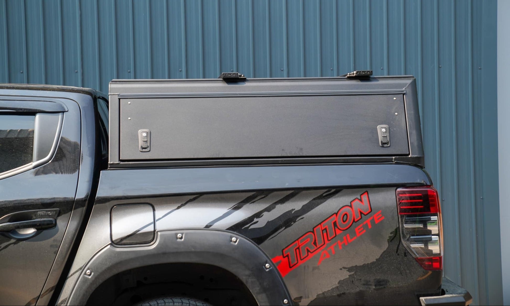 Hardtop Alu-Cab Explorer 3 Mitsubishi L200 2016+ sur Xperts4x4 Accessoires 4x4 Off-Road