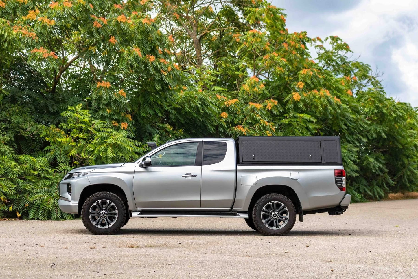 Hardtop Alu-Cab Explorer 3 Mitsubishi L200 2016+ sur Xperts4x4 Accessoires 4x4 Off-Road