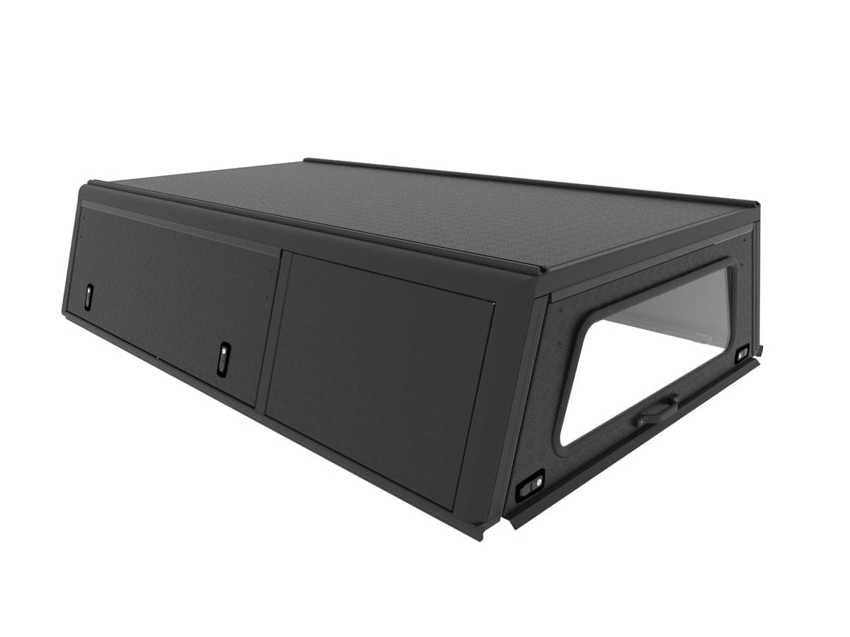 Hardtop Alu-Cab Explorer 3 en aluminium pour Toyota Hilux Revo 2016+ cabine simple, fixation robuste, finition élégante.